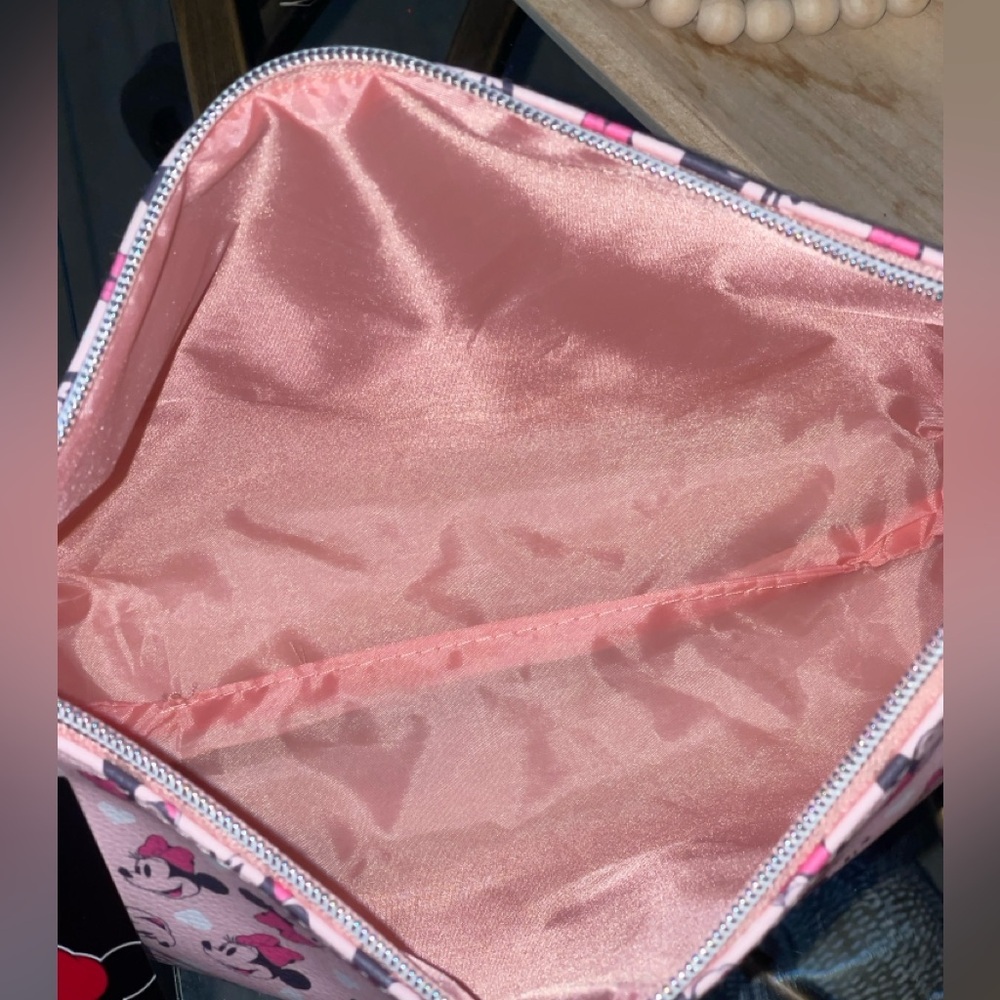 DISNEY Minnie Mouse Makeup Bag - Picture 8 of 11